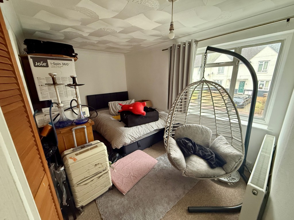 Lot: 14 - MIXED USE INVESTMENT WITH VACANT PARTS - First floor bedroom three